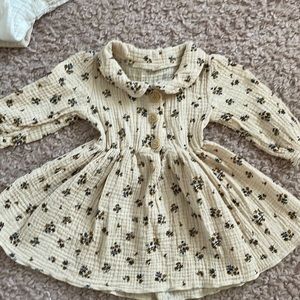 Baby girl clothes size 12m